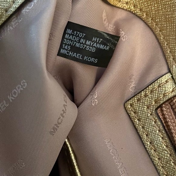 Michael Kors Signature Savannah Satchel Gold/Vanilla - Picture 4 of 12